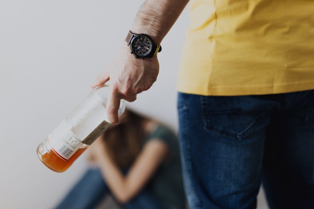 Alcoolismo: tipos, causas e como tratar